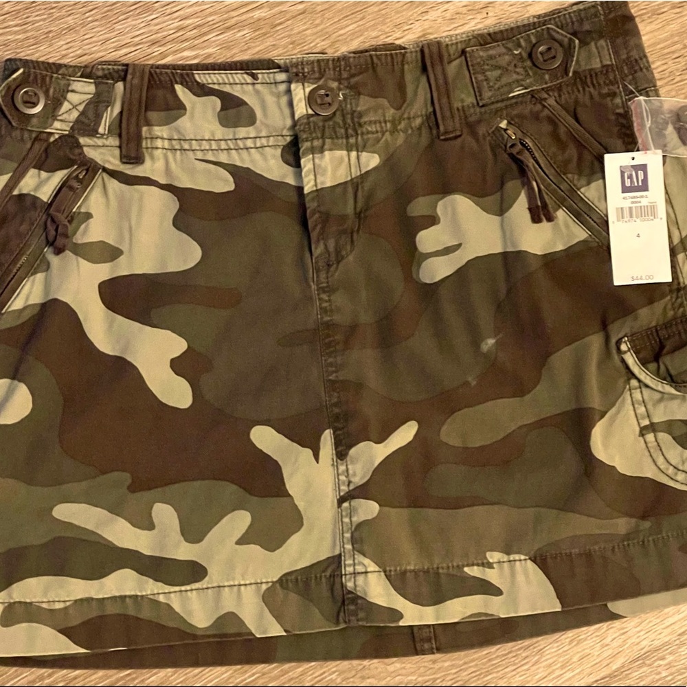 Women’s Sz. 4 Gap Camo Skirt - NWT